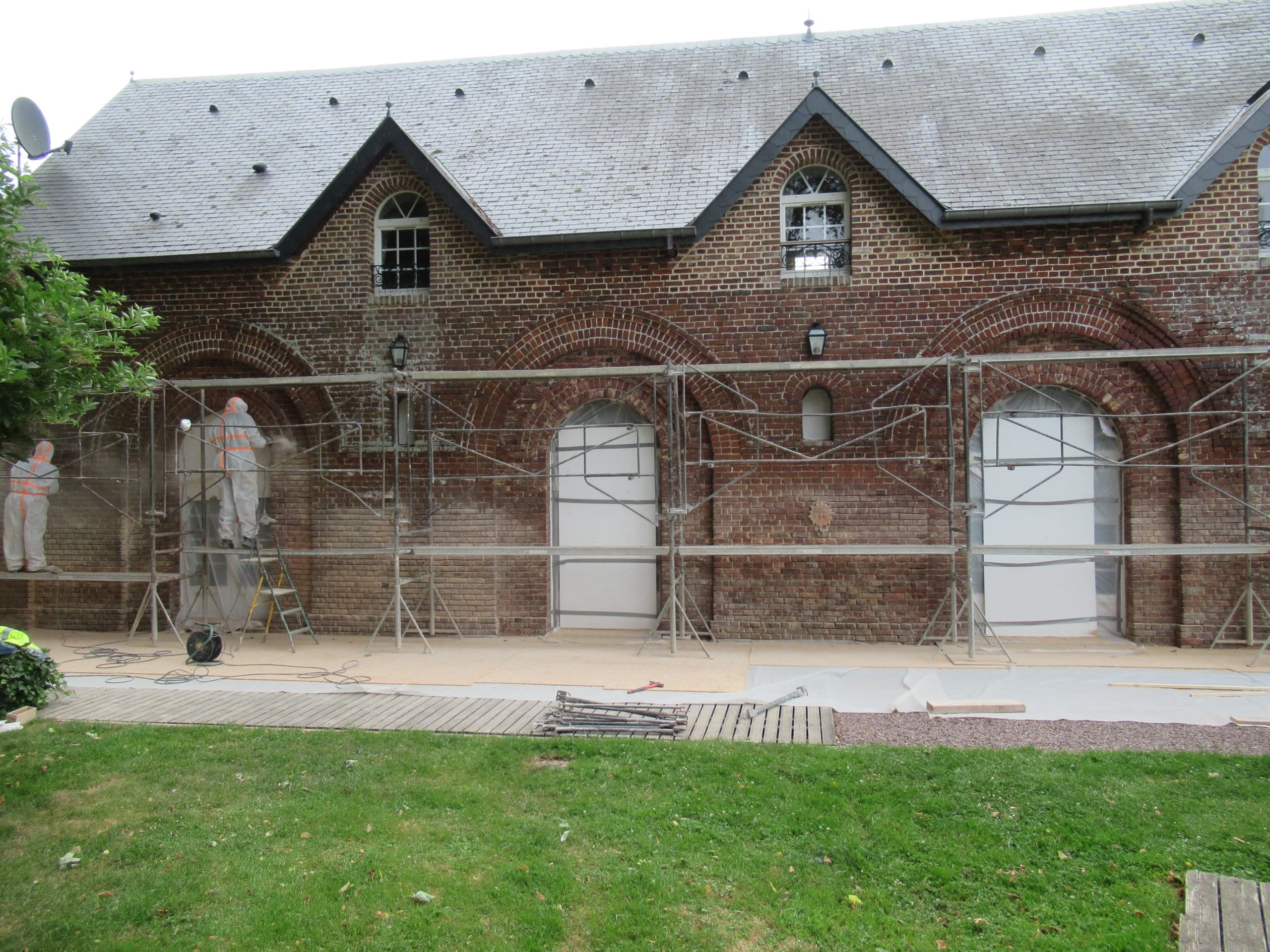 renovation-facade-brique-dejointement-joint